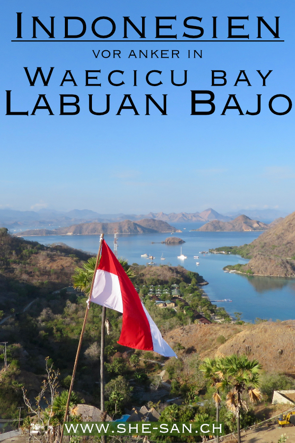 In Labuan Bajo in der Waecicu Bay vor Anker - Indonesien